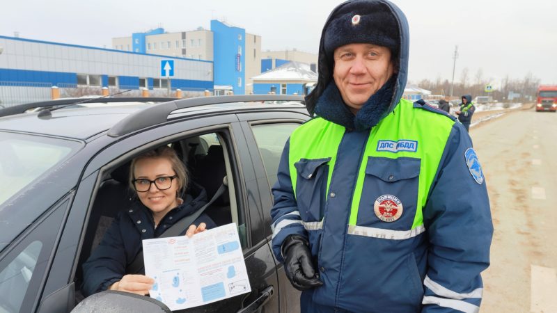 Сотрудники Госавтоинспекции в Рузе проводят профилактические беседы с автомобилистами