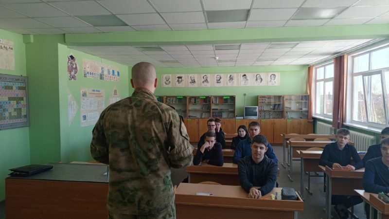 Колюбакинским школьникам рассказали о вузах ФСО и ФСБ