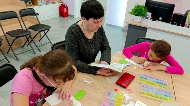 Ружане мастерили поделки из алмазной мозаики