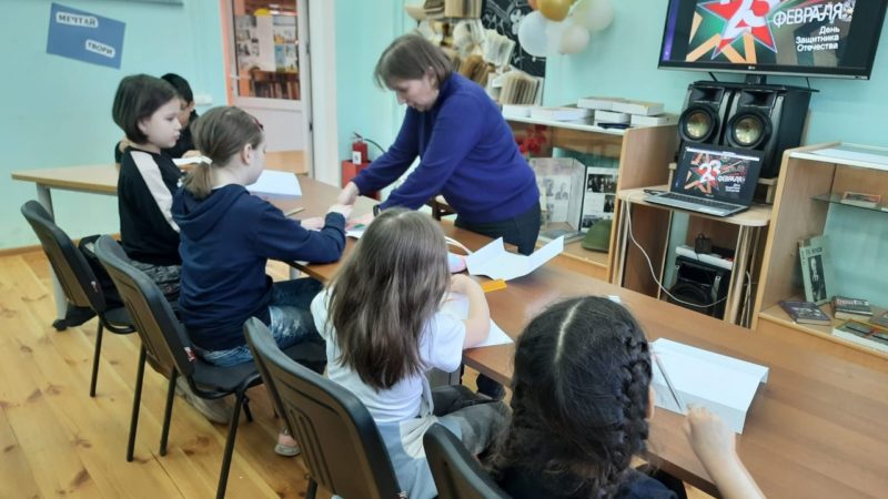 Для тучковских ребят провели мастер-класс «Слава солдатам России!»