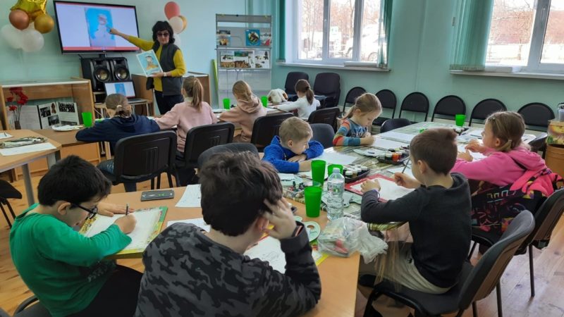 Юные тучковцы использовали в творчестве пластилин, ракушки и бусины