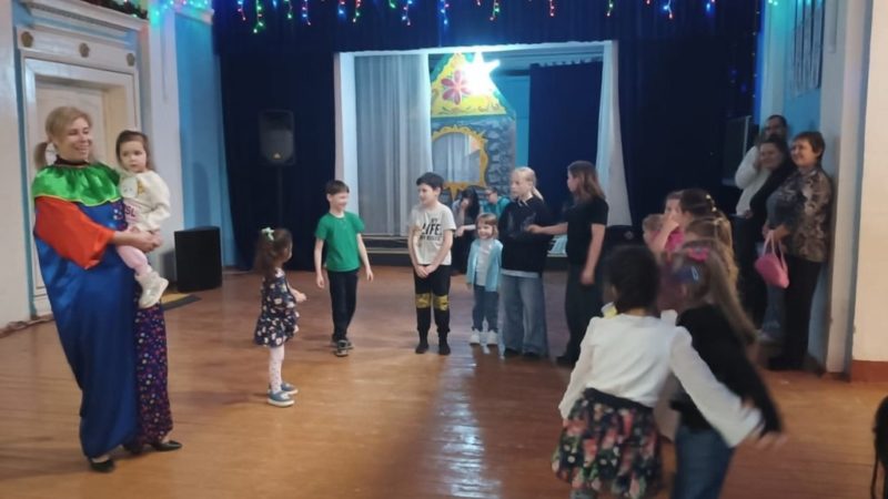 В Дорохово состоялось бумажное шоу для детей