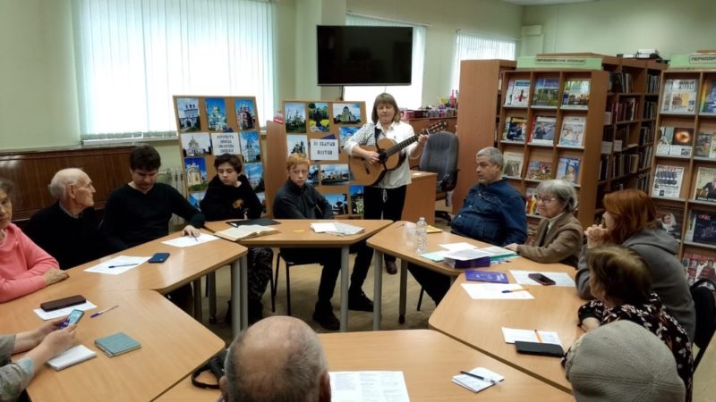 В Тучковской библиотеке звучали стихи и песни