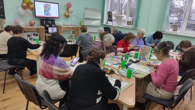 Тучковцы изучали цветотерапию в библиотеке