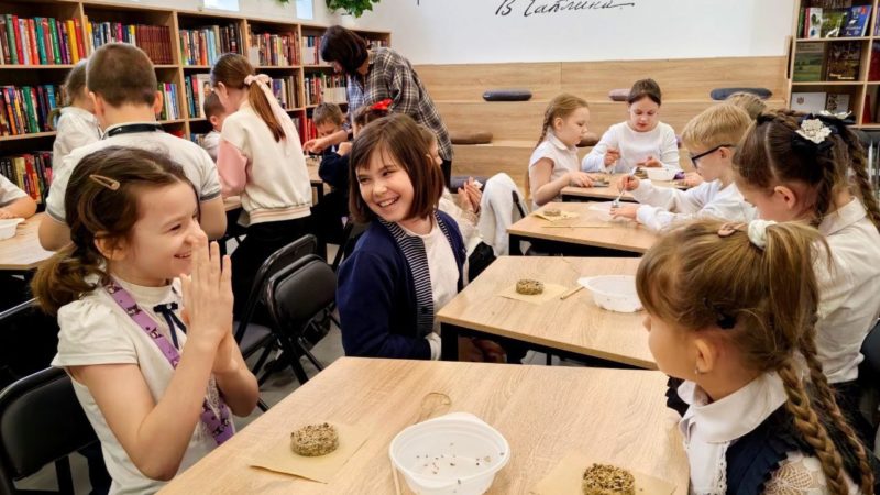 Юные ружане мастерили экокормушки для птиц