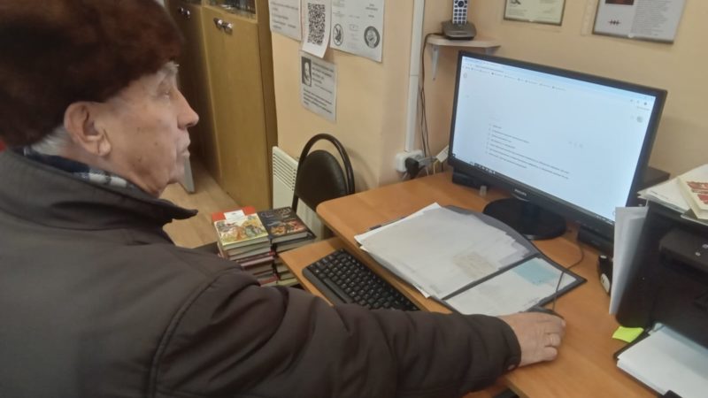 Нестеровские пенсионеры побывали на уроке компьютерной грамотности
