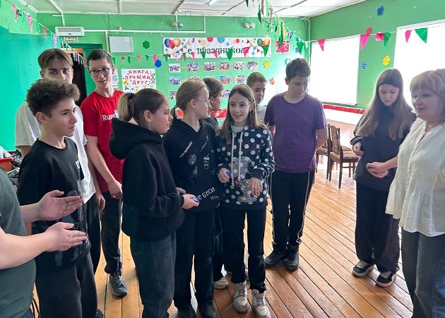 В Старониколаево школьники знакомились со сказочными учителями