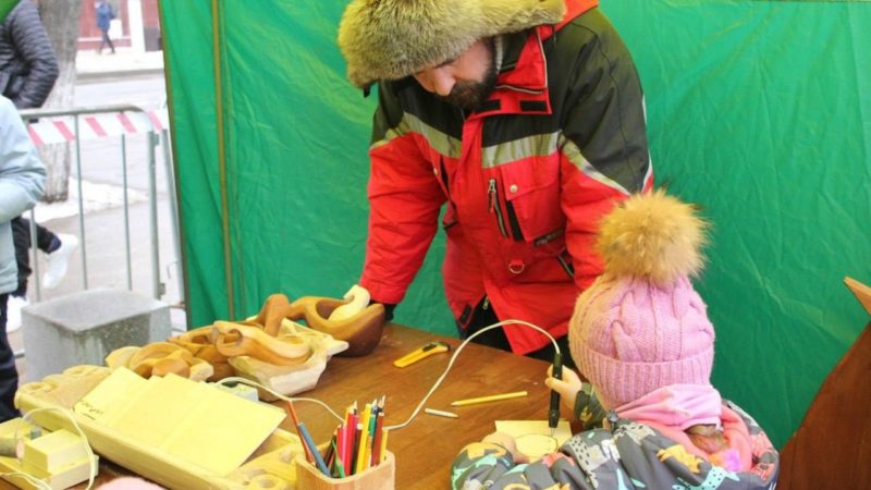 Юные тучковцы рисовали и выжигали поделки