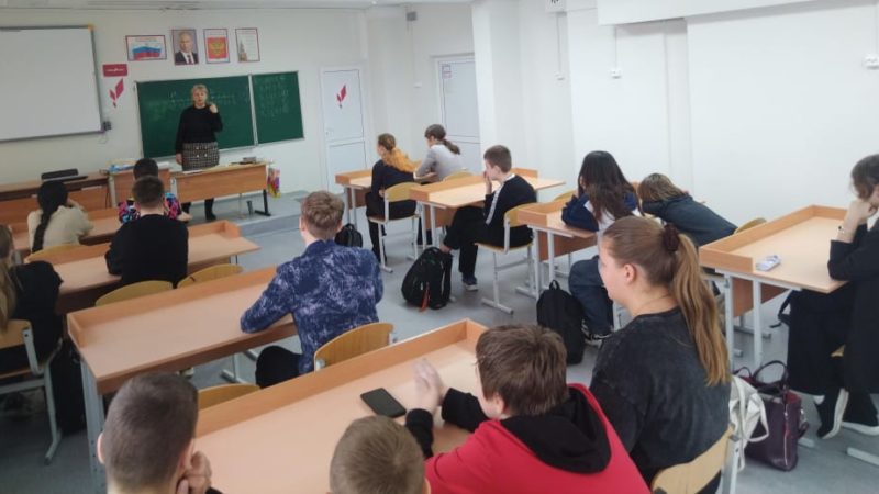 Орешковским школьникам провели обзор литературы о войне