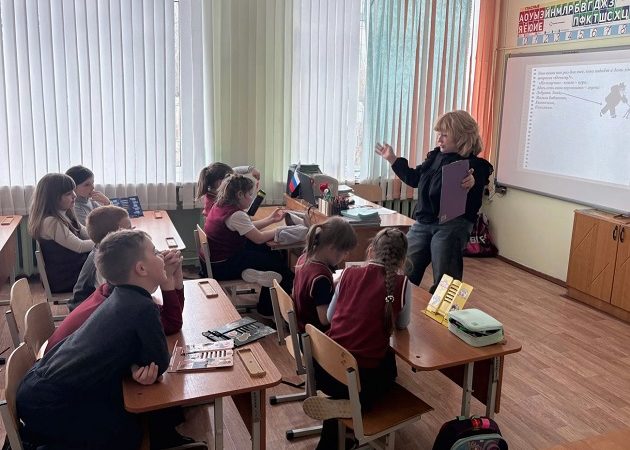 Со старониколаевскими школьниками отметили День словарей и энциклопедий