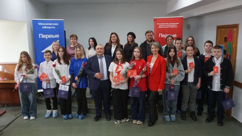 Юные жители Рузского округа получили паспорта гражданина Российской Федерации из рук Александра Горбылёва