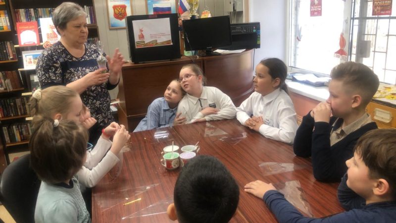 В Сытьковской библиотеке прошёл мастер-класс «Мастерилка»