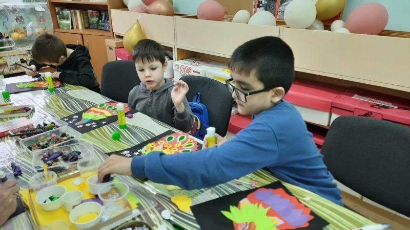 Юные тучковцы сделали арт-аппликации по мотивам творчества Петра Ершова