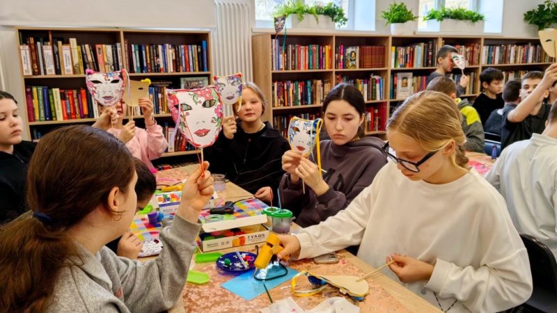 В Рузе прошел мастер-класс «Театральная маска»