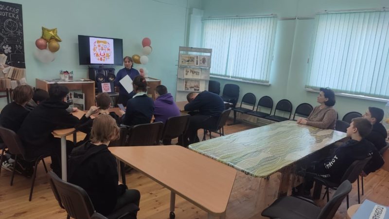 В Тучковской библиотеке прошёл мастер-класс «Разудалая масленица»