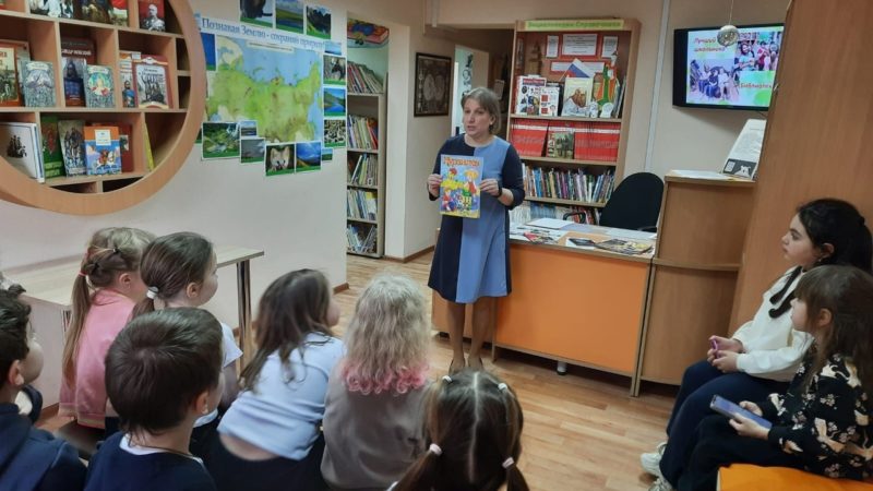 Тучковские первоклассники узнали, как записаться в читатели