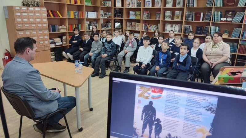 Тучковские школьники встретились с защитником Отечества