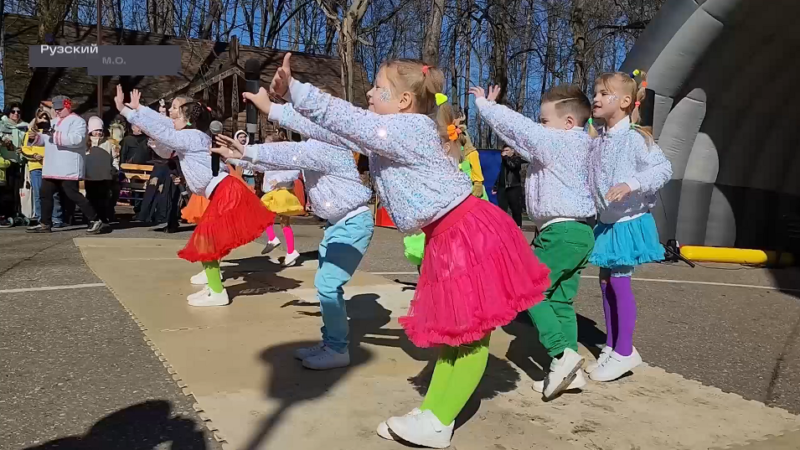 В рузском парке культуры и отдыха «Городок» состоялся фестиваль сказок «Там, на неведомых дорожках»