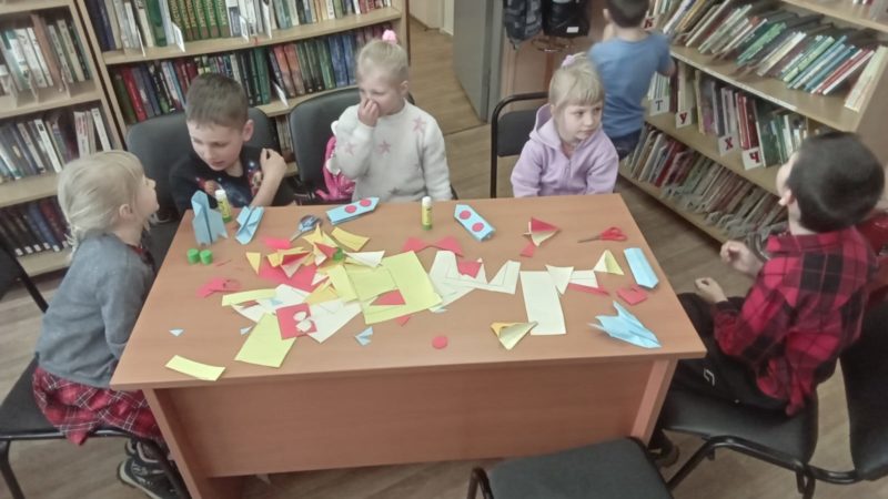 Нестеровские ребята готовили космические поделки