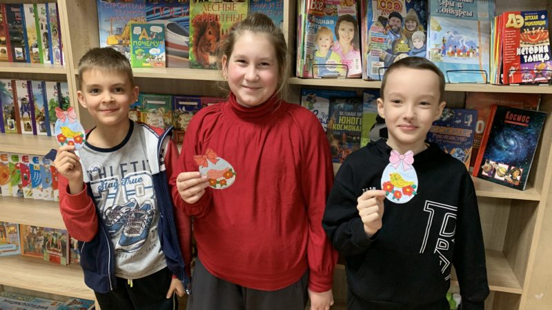 Никольские ребята делали пасхальные открытки