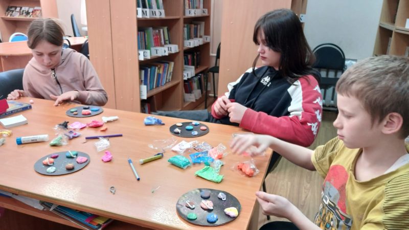 В Орешковской библиотеке прошел космический мастер-класс