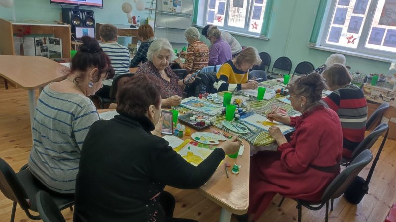 В Тучковской библиотеке прошёл урок рисования «Под водой»  