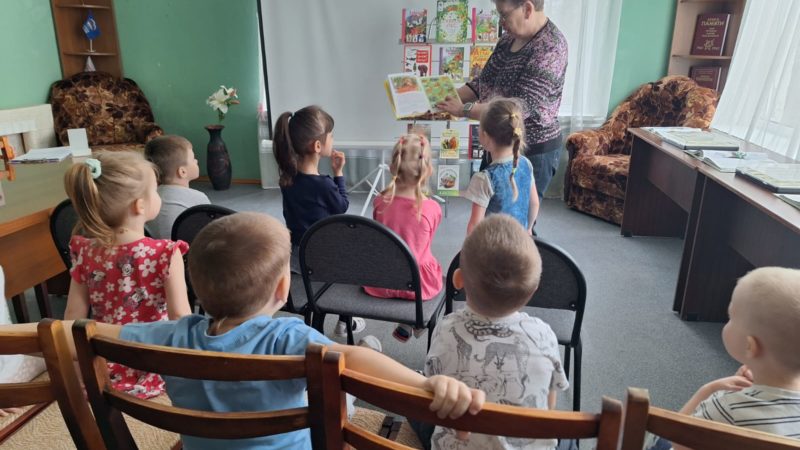 В Беляногорской библиотеке состоялась игра-путешествие «Зелёная карусель»