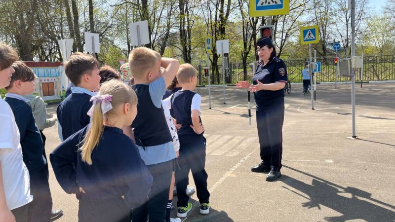 Юные ружане в автогородке учились правильно реагировать на дорожную обстановку   