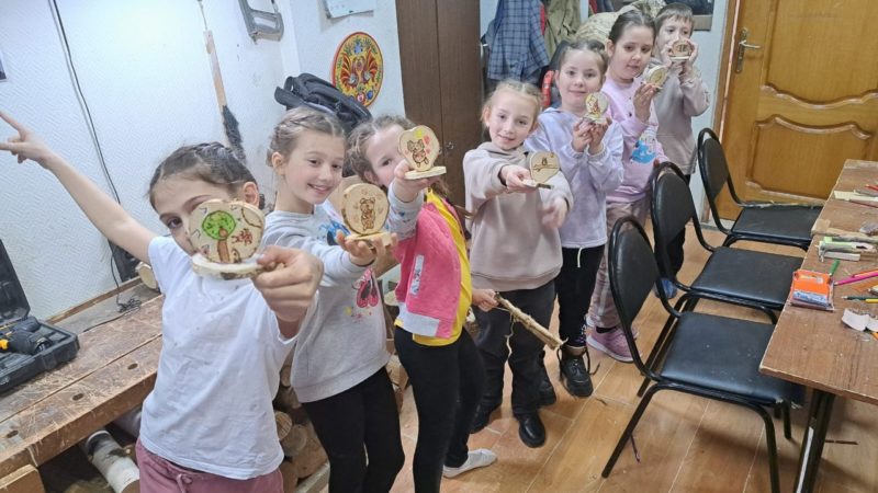 В Тучково мастерили подставки для фотографий