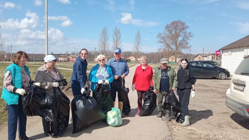 В Лидино провели весенний субботник