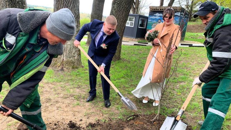 Партийцы приняли участие во Всероссийском субботнике на «Городке»