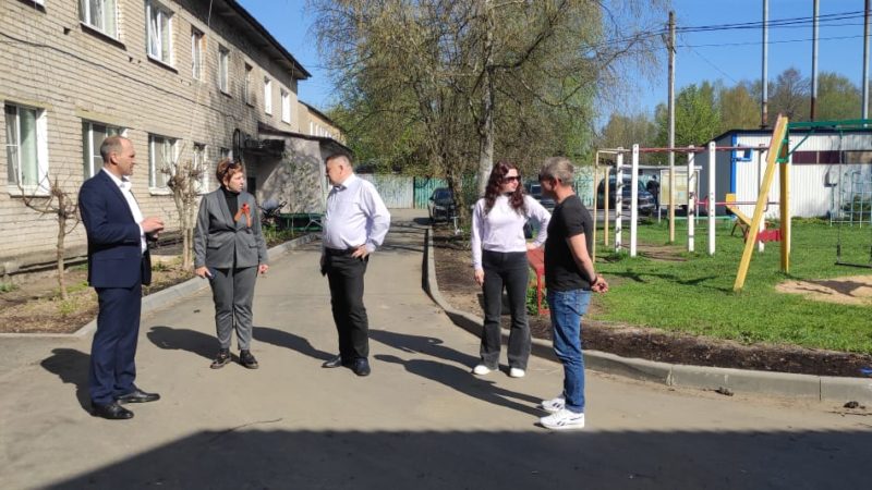 Партийцы провели обход в поселке Дорохово