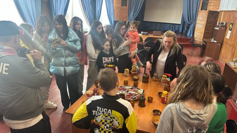 Ребята из Богородского погрузились в мир хохломской росписи