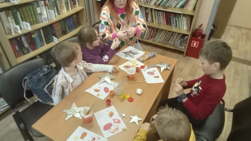 Старорузские ребята изготовили поделки в виде Вечного огня