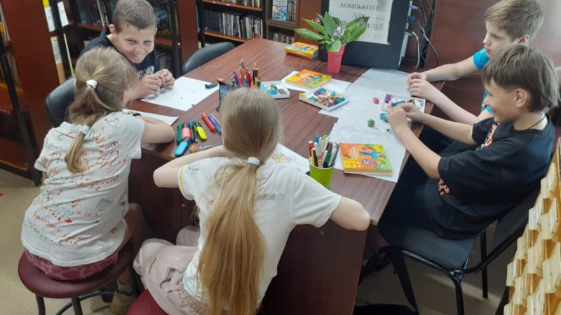 Сытьквская библиотека собрала местных ребят на весёлый досуг