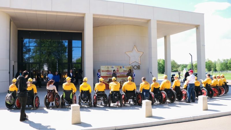 Участники автопробега «Дорогами Победы» возложили цветы к обелиску Зои Космодемьянской в Петрищево