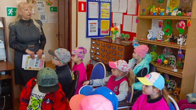 В Орешковской библиотеке прошло занятие «История книги»