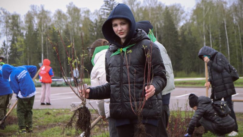 Рузские волонтеры участвовали в патриотической акции в парке «Патриот»