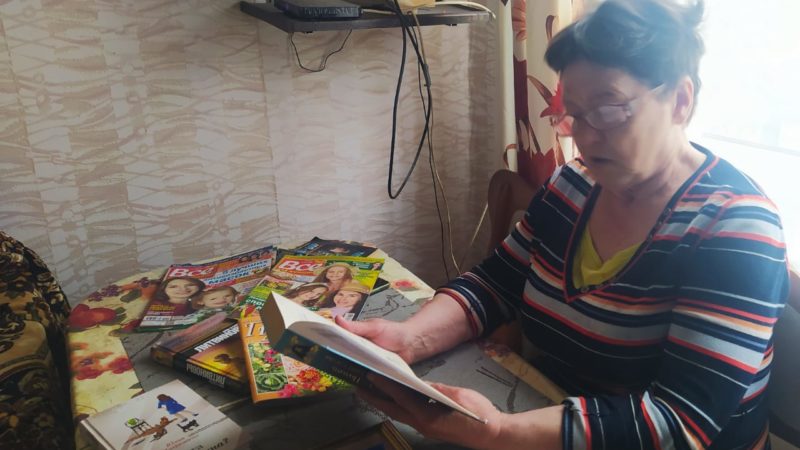 Пенсионерам Покровского доставляют библиотечные книги и журналы на дом  