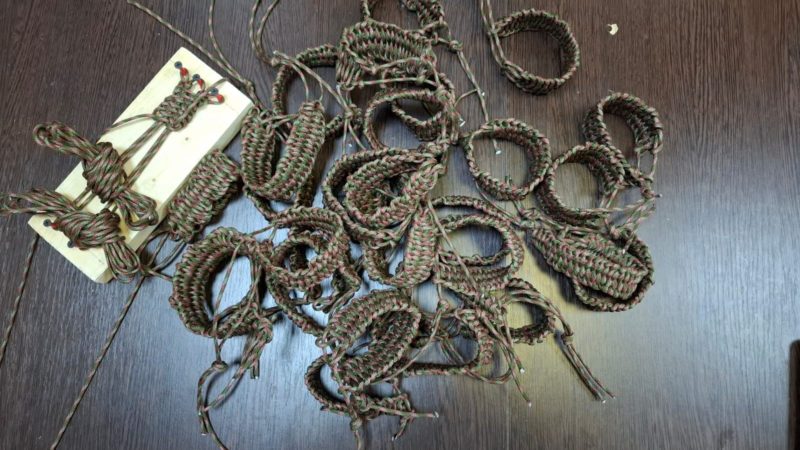 Для юных дороховчан – мастер-класс по изготовлению браслетов выживания для военных