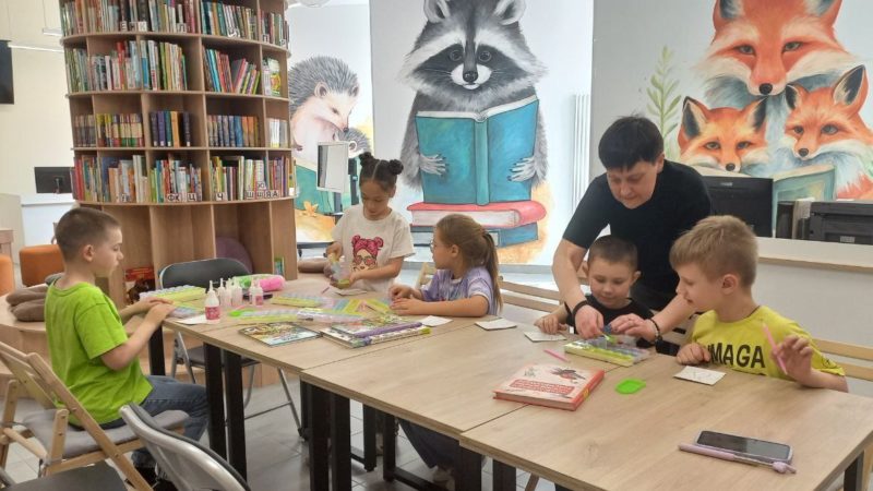 В Рузской библиотеке прошёл мастер-класс «Волшебство своими руками»