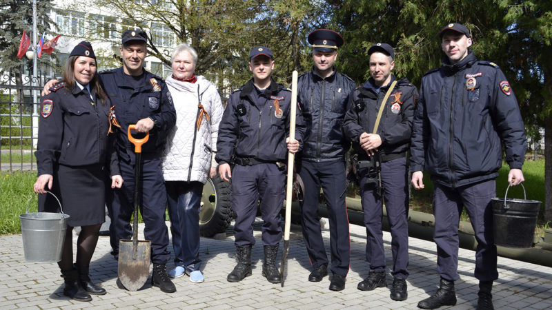 На территории отдела полиции в Рузе провели акцию «Сад памяти»