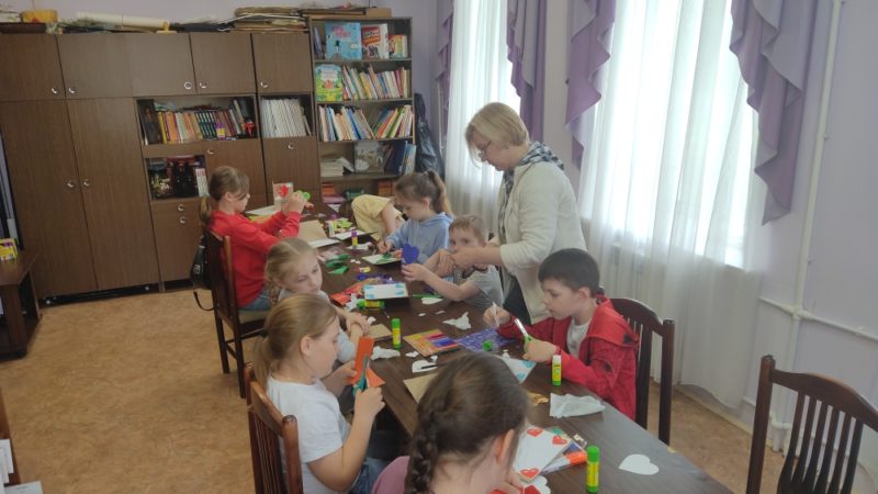 Для колюбакинских ребят провели мастер-класс «С любовью»