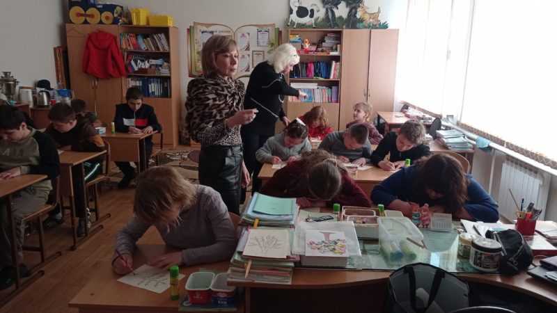 Тучковские библиотекари провели мастер-класс «Рукотворное чудо»