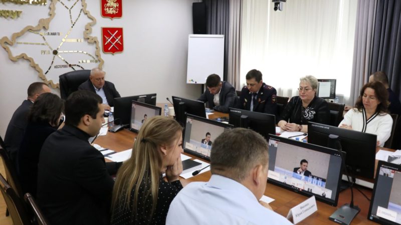 На оперативном совещании под руководством Андрея Воробьёва подвели итоги месячника чистоты