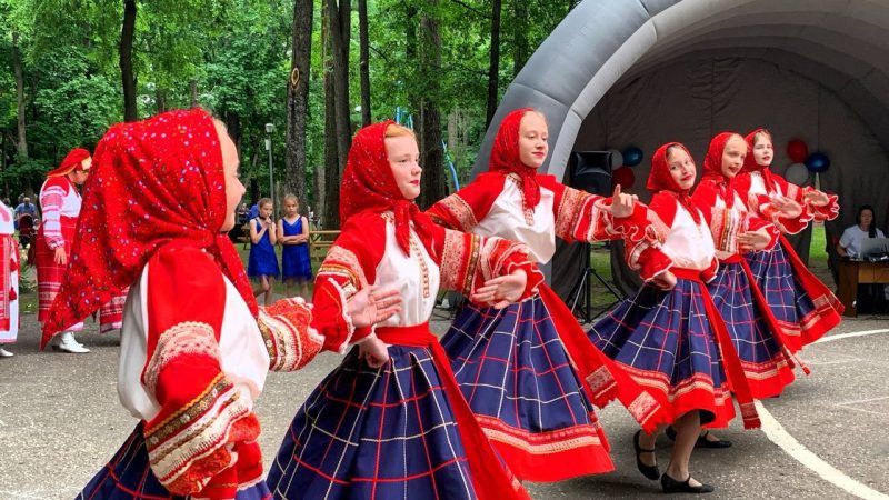 На Городке прошли народные гуляния