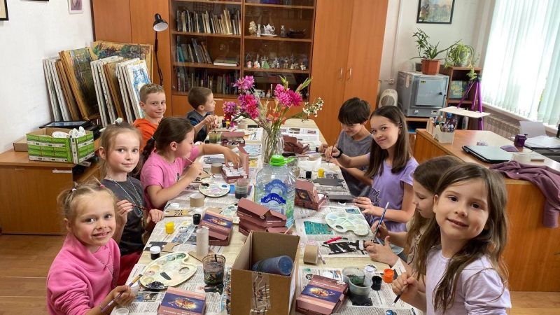 Юные тучковцы мастерили и раскрашивали котиков