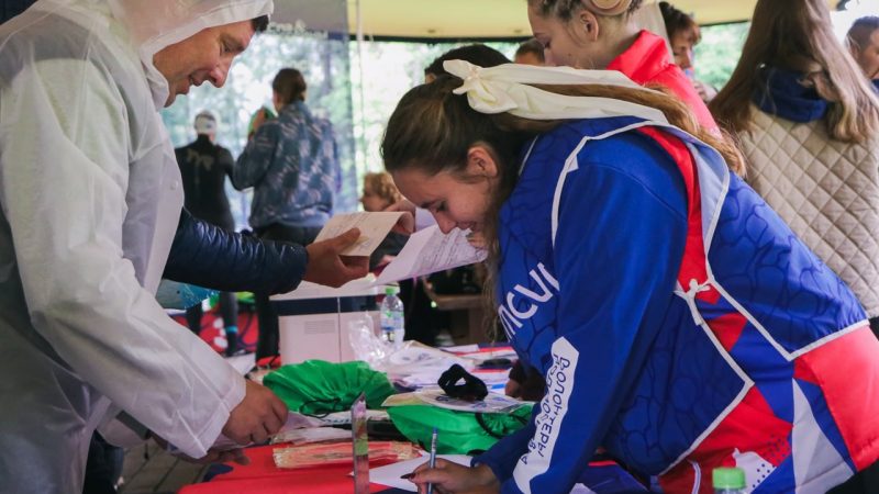 Волонтеры оказали помощь в проведении заплыва серии «Swimcup»