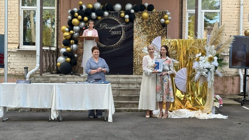 Выпускникам Рузской школы №3 вручили аттестаты