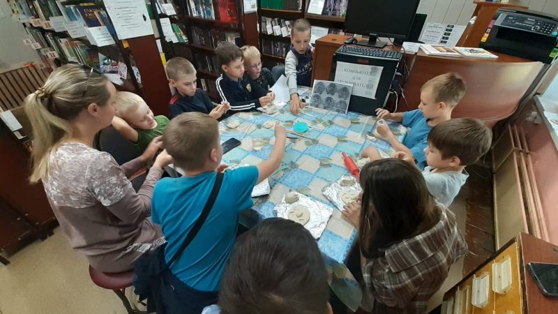 Сытьковские школьники занимаются творчеством на каникулах